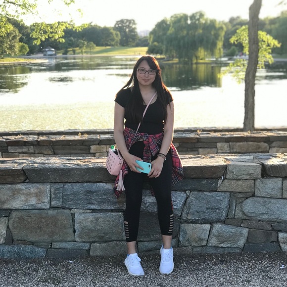 Meet your Posher, Allyson - Picture 3 of 5